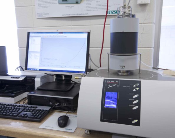 Analyseur thermique simultané (DSC/TGA) STA 449 F3 Jupiter de Netzsch